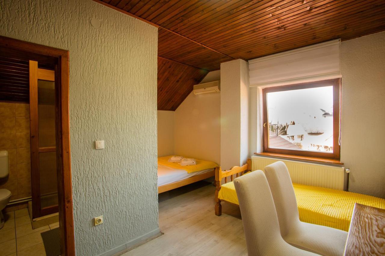Guest House Vila Alexandar Palić Eksteriør billede