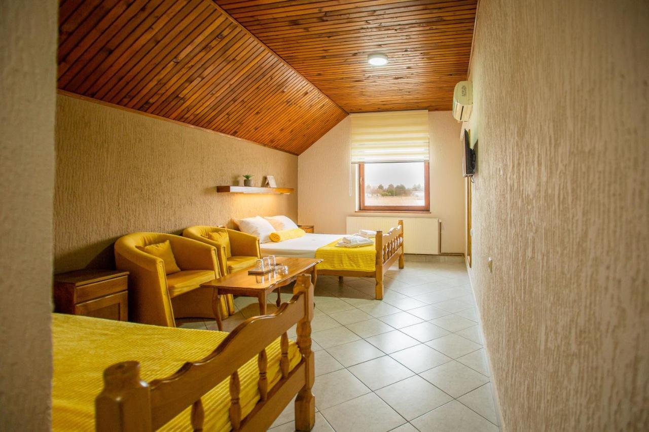 Guest House Vila Alexandar Palić Eksteriør billede