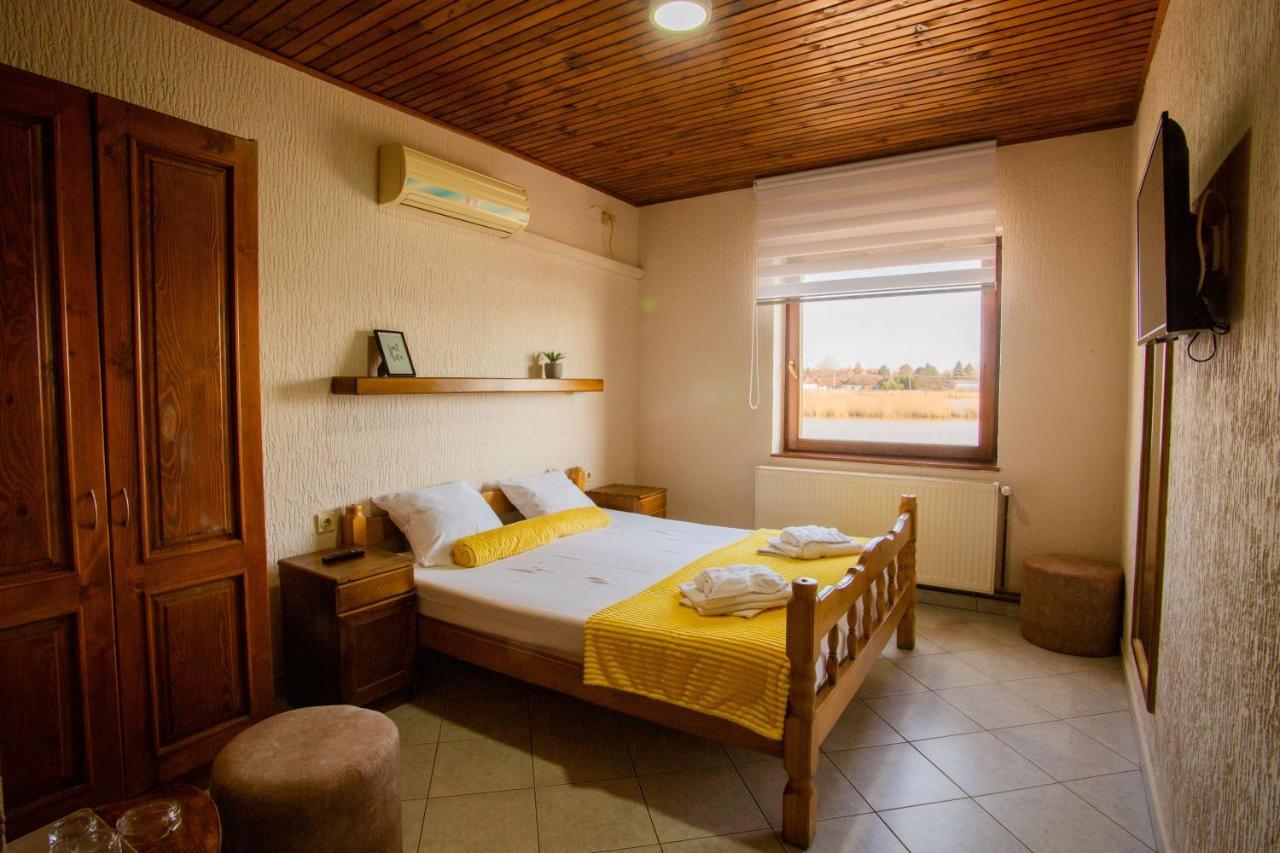 Guest House Vila Alexandar Palić Eksteriør billede