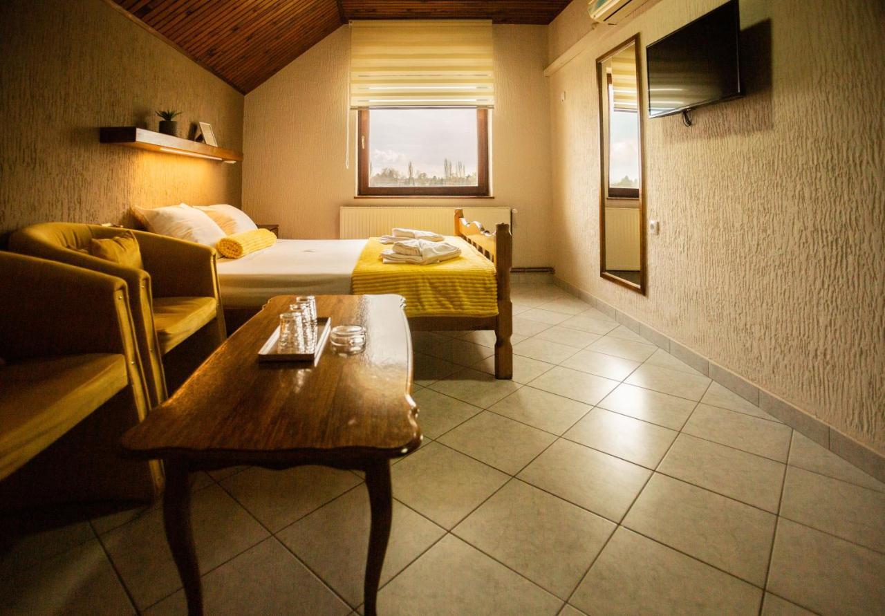 Guest House Vila Alexandar Palić Eksteriør billede