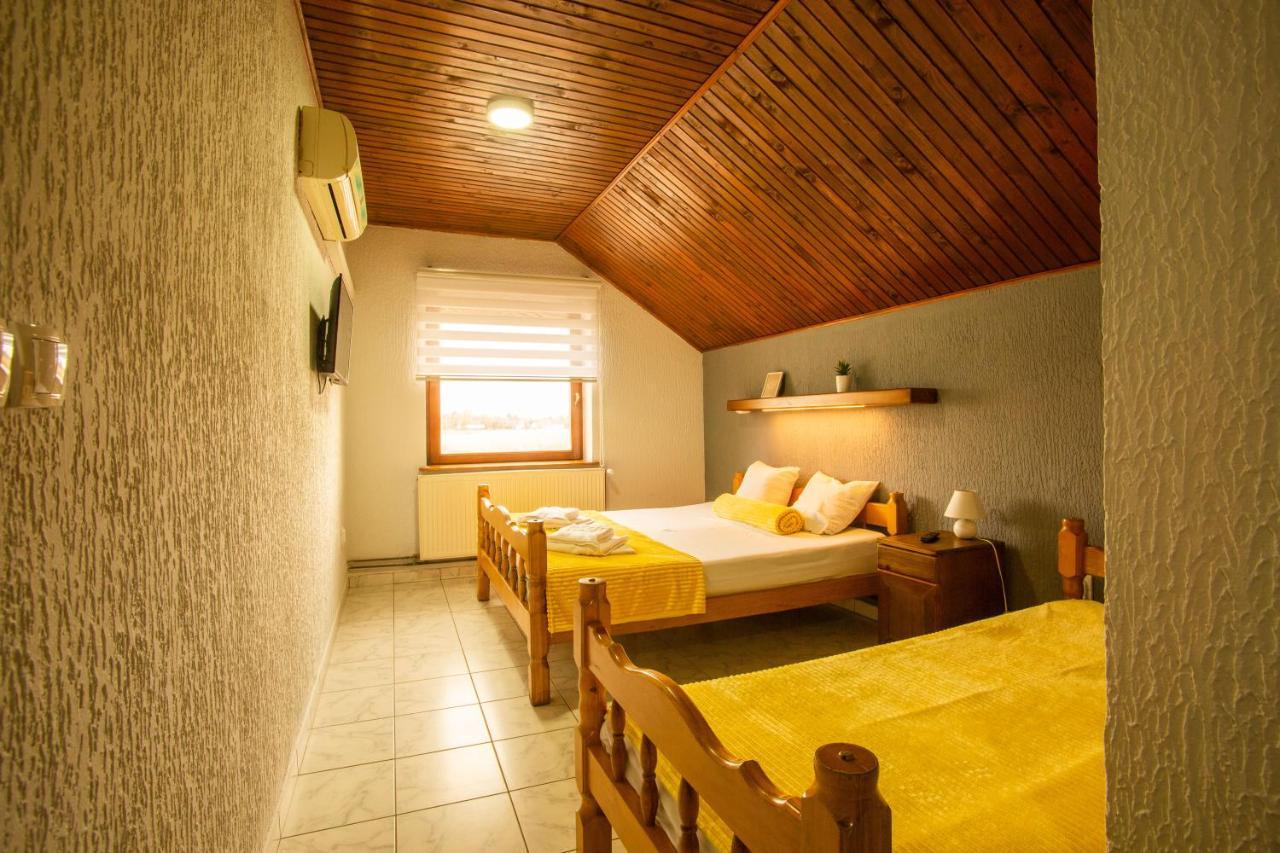 Guest House Vila Alexandar Palić Eksteriør billede