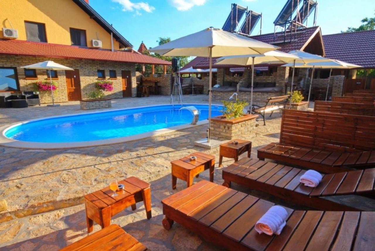Guest House Vila Alexandar Palić Eksteriør billede