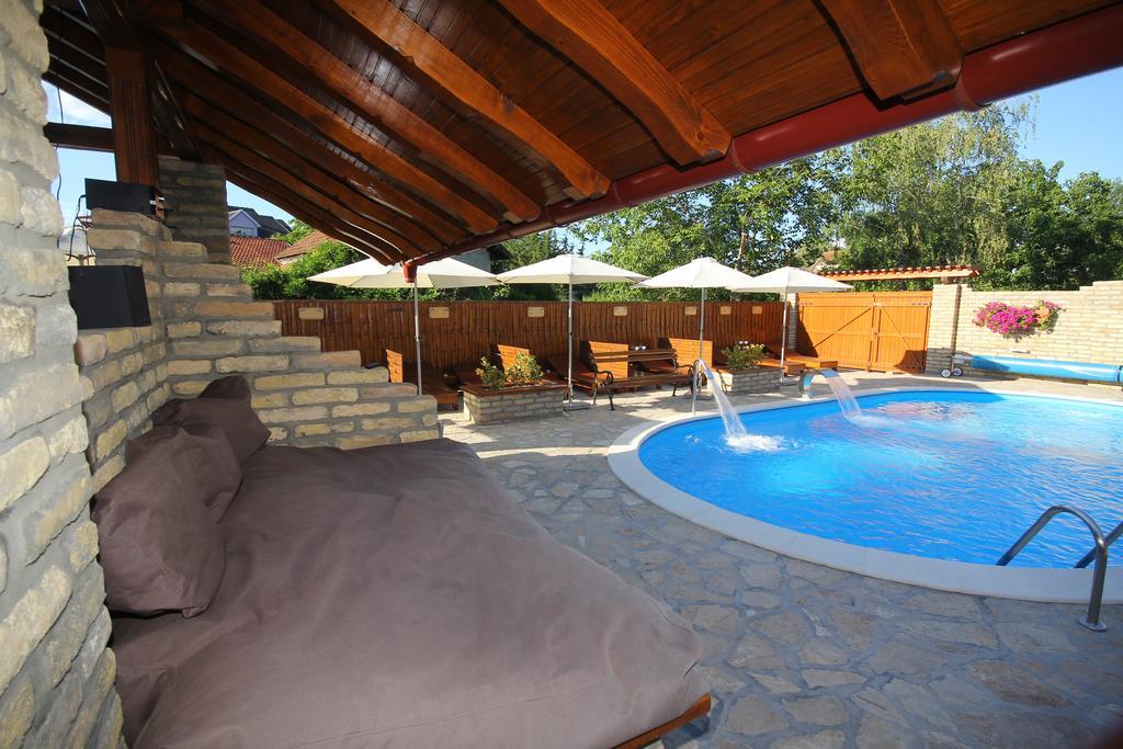 Guest House Vila Alexandar Palić Eksteriør billede