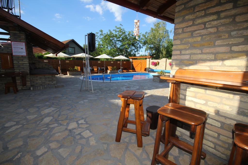 Guest House Vila Alexandar Palić Eksteriør billede