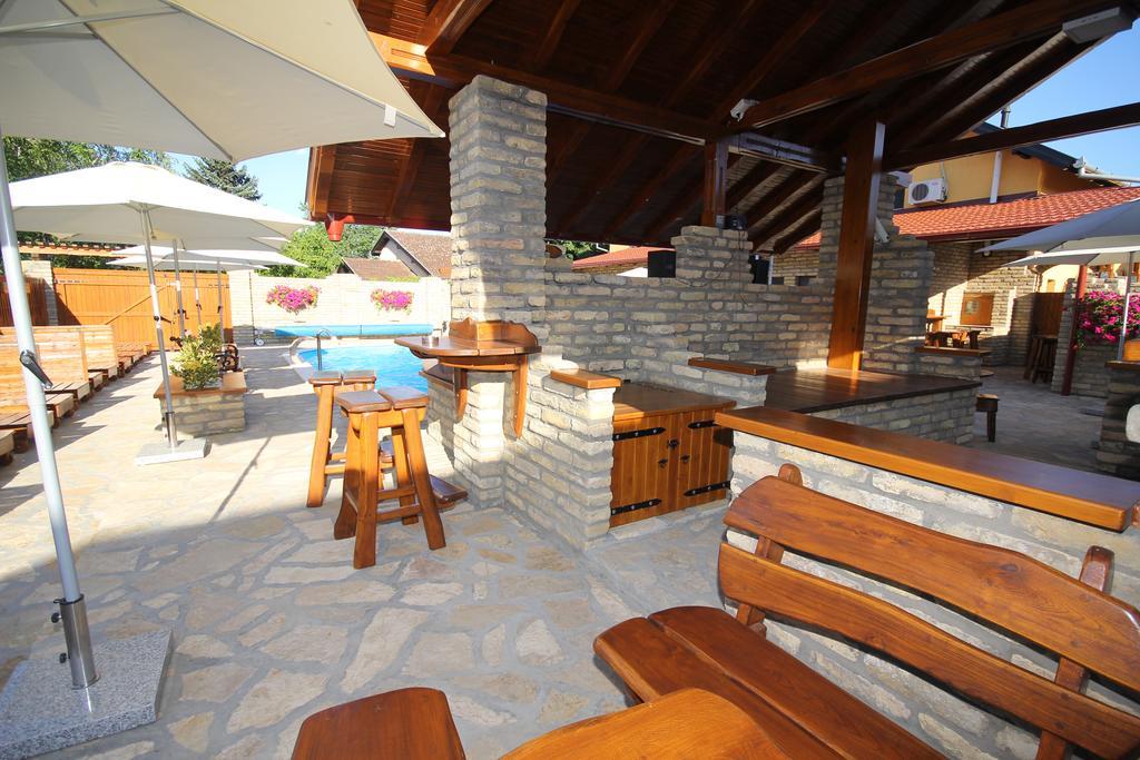 Guest House Vila Alexandar Palić Eksteriør billede