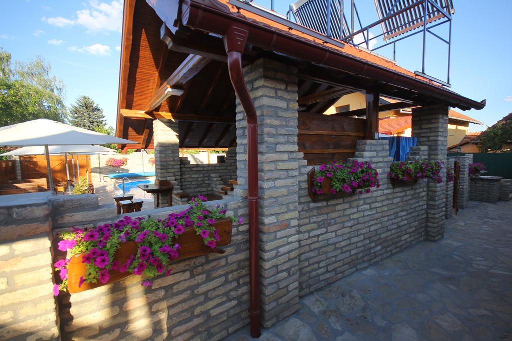 Guest House Vila Alexandar Palić Eksteriør billede
