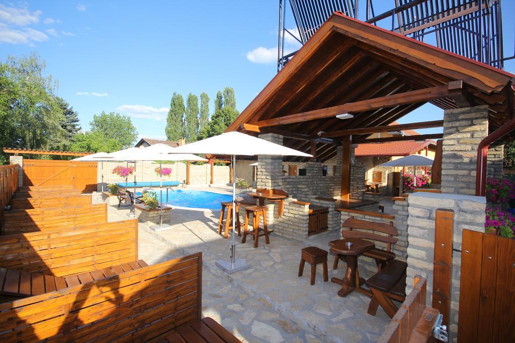 Guest House Vila Alexandar Palić Eksteriør billede