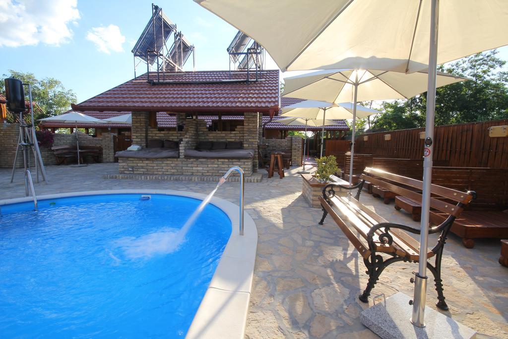 Guest House Vila Alexandar Palić Eksteriør billede