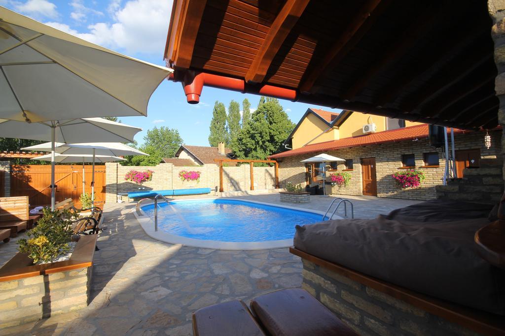 Guest House Vila Alexandar Palić Eksteriør billede