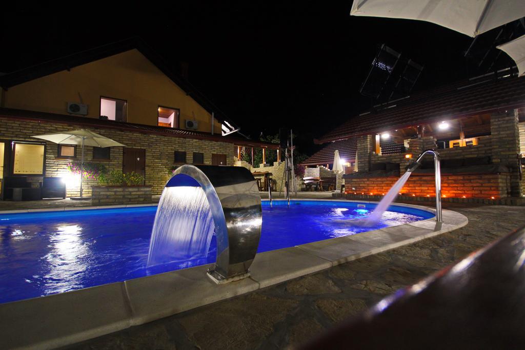 Guest House Vila Alexandar Palić Eksteriør billede