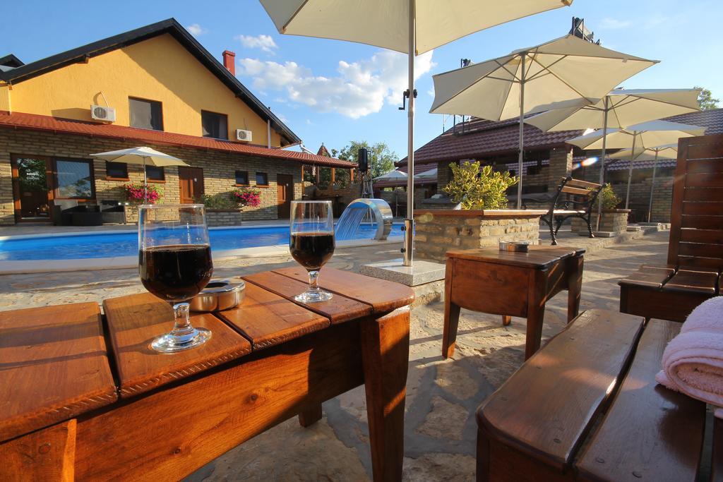 Guest House Vila Alexandar Palić Eksteriør billede